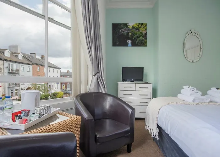 The Full English Nocleg ze śniadaniem 4*