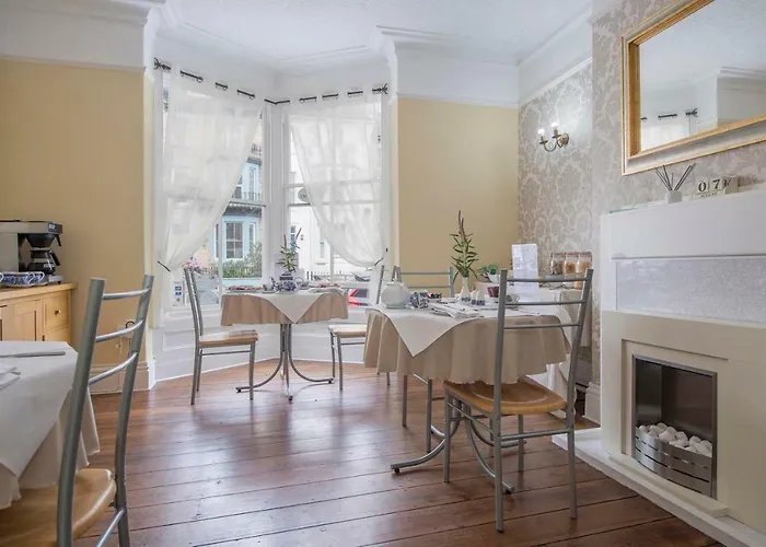 The Full English Nocleg ze śniadaniem 4*